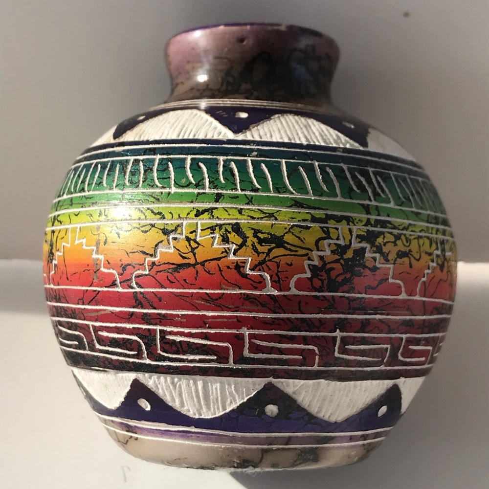 Navajo Hilda Whitegoat small pottery piece - Picture 4 of 6